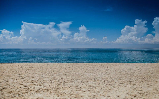 Pantai Dalegan. Foto hanya ilustrasi, bukan tempat sebenarnya. Sumber: pexels.com/Clem Onojeghuo