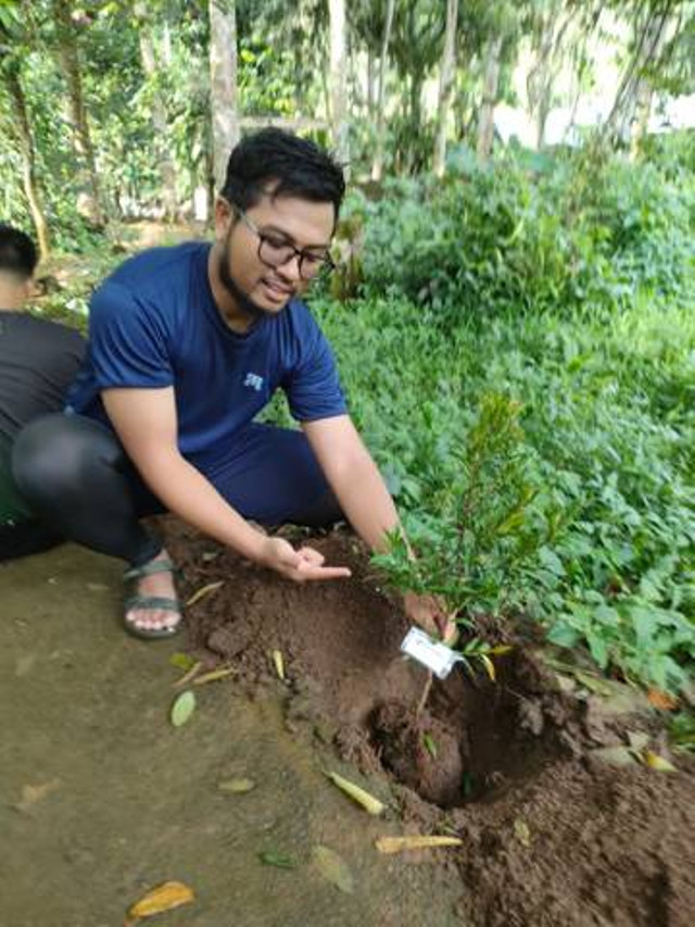 Program Menanam Pohon oleh komunitas curug hunter. Foto . dok pribadi Jumhari 