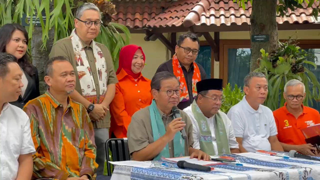 Konferesi pers deklarasi kemenangan Pasangan Pramono Anung dan Rano Karno di Kediaman Pramono, Cipete Jakarta Selatan, Kamis (28/11/2024). Foto: Alya Zahra/kumparan 