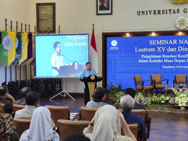 Muhammad Jusuf Kalla di UGM, Kamis (28/11/2024). Foto: Arfiansyah Panji Purnandaru/kumparan