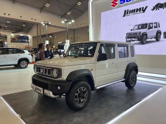 Suzuki Jimny White Rhino Edition di GJAW 2024. Foto: Fitra Andrianto/kumparan