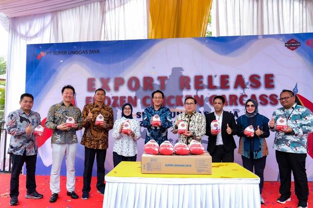 PT Super Unggas Jaya Indonesia resmi melakukan ekspor perdana 33 ton produk karkas ayam ke Timor-Leste. Foto: dok. PT Super Unggas Jaya