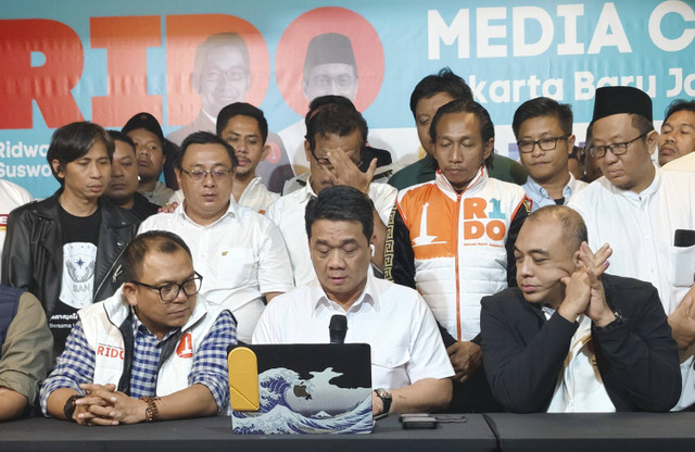 Konferensi Pers Ketua Tim Pemenangan Ridwan Kamil-Suswono, Ahmad Riza Patria. Foto: Dok. Tim Media Ridwan Kamil