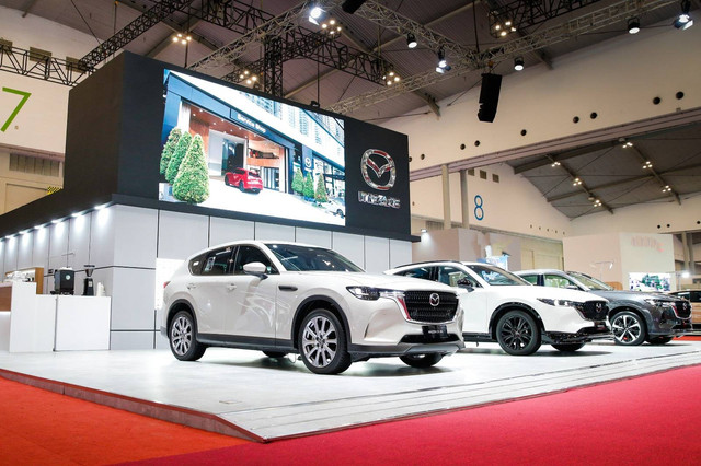 Lini mobil Mazda tampil di GJAW 2024. Foto: Mazda