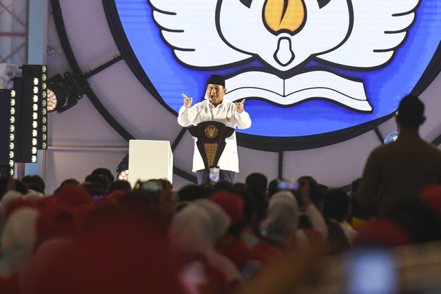 Presiden Prabowo Subianto menyampaikan pidato pada puncak peringatan Hari Guru Nasional 2024 di Jakarta International Velodrome, Jakarta, Kamis (28/11/2024). Foto: Hafidz Mubarak A/Antara Foto 