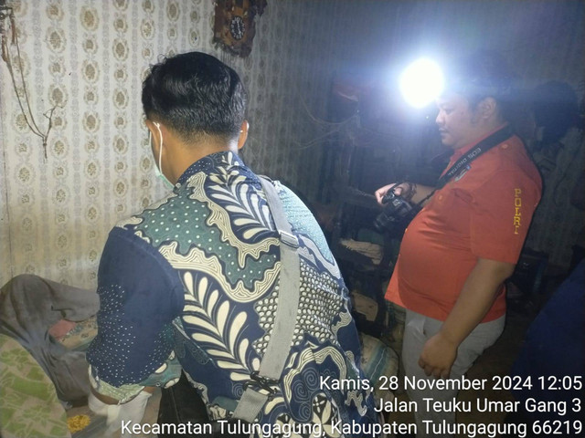 Polsek Tulungagung Kota Mendatangi TKP Orang Meninggal Dalam Rumah 