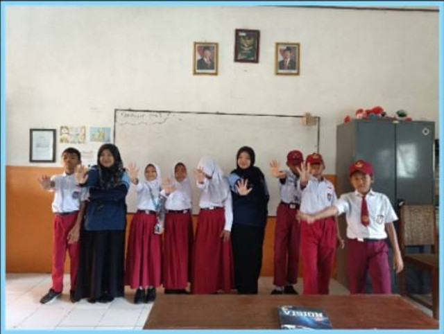 Pendampingan mengajar di SDN 4 Kedungboto. Foto : Fadilla Putri Finata