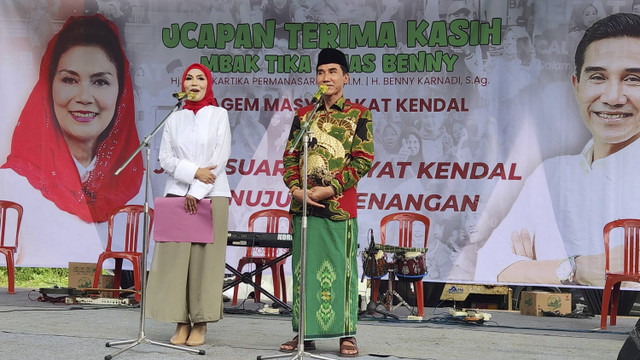 Paslon nomor urut 01 Dyah Kartika Permanasari-Benny Karnadi dalam Pilbub Kendal dalam pidato kemenangannya. Foto: Dok. Istimewa