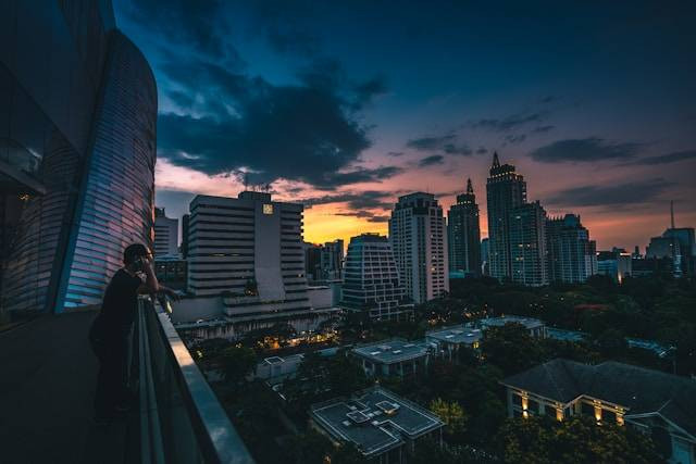 Cara ke Rooftop Matos. Foto hanya ilustrasi, bukan tempat sebenarnya. Sumber: unsplash.com/Ryan Tang