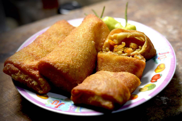 Makanan khas Jawa Tengah, foto: lumpia, Pixabay/dmweye