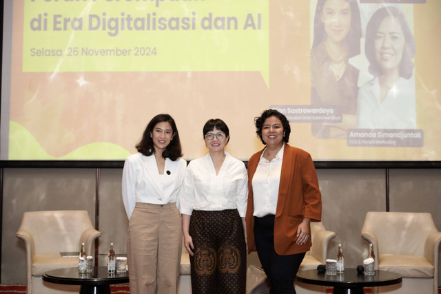 Perempuan Inovasi dan Direktorat Jenderal Vokasi menggelar Demo Day 2024 dan menyajikan talkshow bertajuk Peran Perempuan di Era Digitalisasi dan AI. Talkshow ini menghadirkan tiga pembicara, yaitu Dian Sastrowardoyo (Founder dari Yayasan Dian Sastrowardoyo), Prof. Stella Christie (Wakil Menteri Pendidikan Tinggi, Sains, dan Teknologi), dan Amanda Simandjuntak (Co-founder & CEO of Markoding). Foto: Perempuan Inovasi