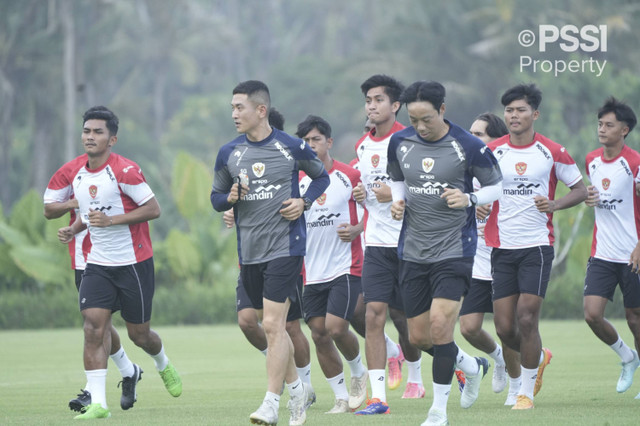 Sejumlah pemain Timnas Indonesia menjalani sesi pemusatan latihan di Training Center Bali United, Pantai Purnama, Gianyar, Bali, Jumat (29/11/2024). Foto: Dok. PSSI