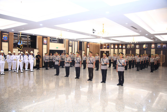 Suasana upacara kenaikan pangkat dan pati Polri di Gedung Rupatama Mabes Polri, Jumat (29/11). Foto: Dok. Divisi Humas Polri