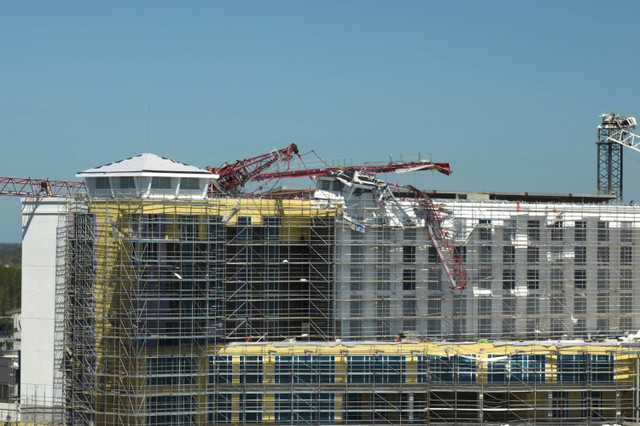 Ilustrasi tower crane jatuh. Foto: Shutterstock