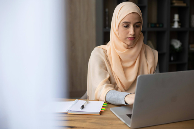 Cara verval ijazah penting untuk dilakukan untuk mencocokkan data ijazah dengan catatan resmi. Foto: Pexels.com