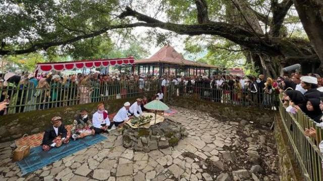 (Dok. Facebook BPPD Lombok Timu) Foto: Ritual Ngayu-ayu oleh masyarakat Sasak, Desa Sembalun, Lombok Timur