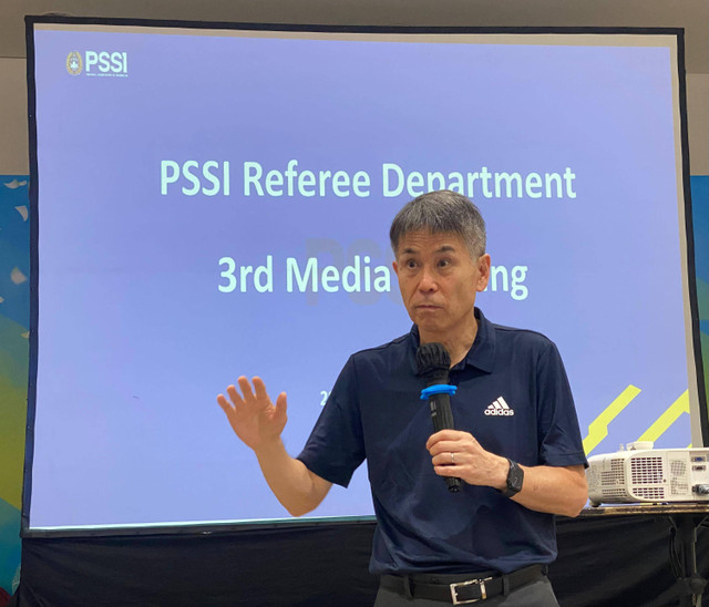 Wakil Ketua Komite Wasit PSSI, Yoshiwi Ogawa, dalam sesi Refereeing Workshop for Media di Jakarta, Jumat (29/11). Foto: Soni Insan Bagus/kumparan