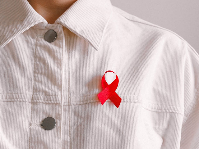 Ilustrasi makna logo Hari AIDS Sedunia 2024. Sumber: pexels.com/Shveta.