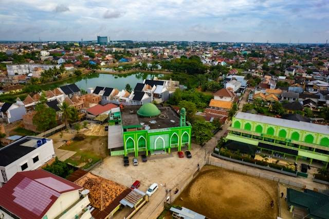 Masjid Al Falah Sragen. Foto Hanya Ilustrasi Bukan Tempat Sebenarnya. Sumber Foto: Unsplash.com/Ammar Andiko