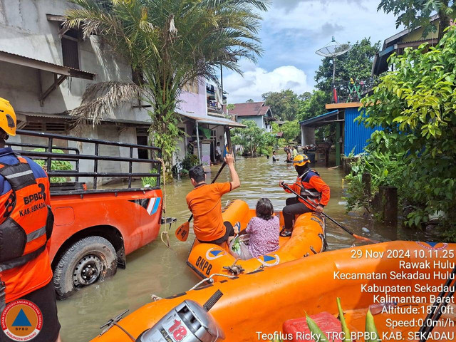 Banjir melanda sejumlah wilayah di Kabupaten Sekadau. Foto: Dok. BPBD Kabupaten Sekadau