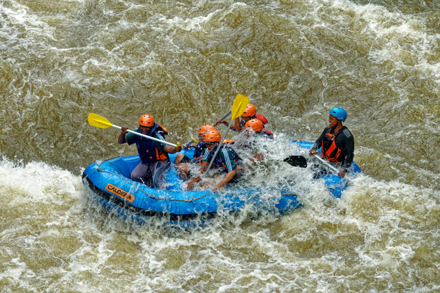 Ilustrasi Apakah Rafting Termasuk Olahraga? | Pexels/Tom Fisk