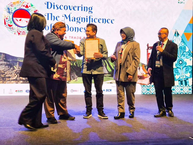 Produk UMKM binaan Pertamina mejeng di Discovering The Magnificence of Indonesia (DMI) 2024 Tourism & Trade Expo, Utrech, Belanda. Foto: Pertamina