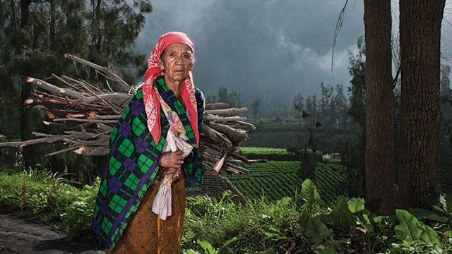 perempuan dan perubahan iklim. foto: shutterstock