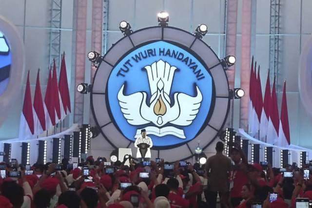 Presiden RI Prabowo Subianto menghadiri acara Puncak Hari Guru Nasional di Velodrome, Jakarta Timur, Kamis (28/11/2024). Foto: Zamachsyari/kumparan