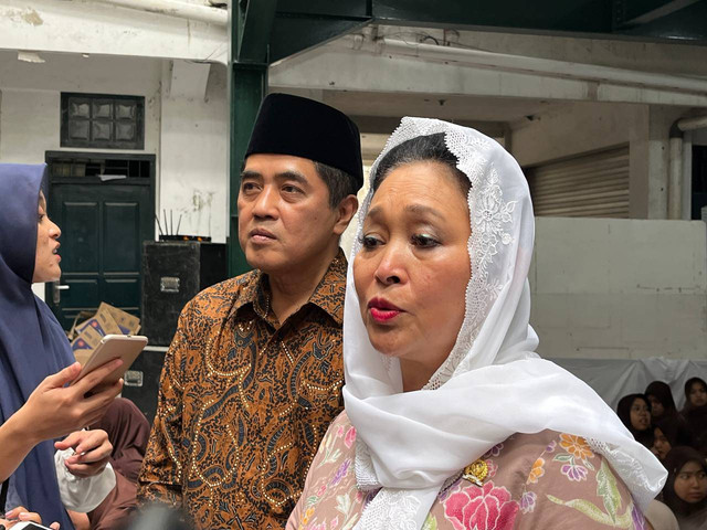 Direktur Direktorat Jenderal Penguatan Daya Saing Produk Kelautan dan Perikanan KKP, Budi Sulistiyo dan Titiek Soeharto. (Foto: M Wulan)