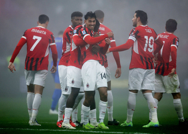 Selebrasi gol Tijjani Reijnders saat AC Milan vs Empoli dalam laga pekan ke-14 Liga Italia 2024/25 di Stadion San Siro, Minggu (1/12) dini hari WIB. Foto: REUTERS/Claudia Greco