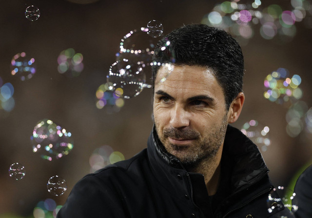 Mikel Arteta saat West Ham United vs Arsenal dalam laga pekan ke-13 Liga Inggris 2024/25 di London Stadium, Minggu (1/12) dini hari WIB. Foto: Action Images via Reuters/John Sibley