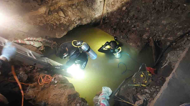 Pekerja di Jakbar tenggelam di saluran air sedalam 4 meter, Sabtu (30/11/2024). Foto: Dok. Istimewa