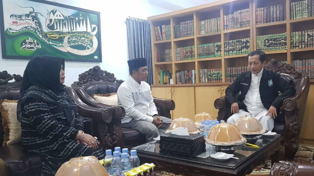 Andi Rosman didampingi istrinya Fatmawati Amin saat sowan ke Menteri Agama Prof KH Nasaruddin Umar. Foto: Adi Pallawalino