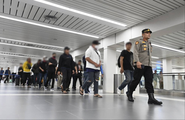 21 WNI korban TPPO di Myanmar berhasil kembali di pulangkan ke Indonesia oleh Kementerian Luar Negeri RI, Sabtu (30/11/2024). Foto: Dok. Kemlu RI