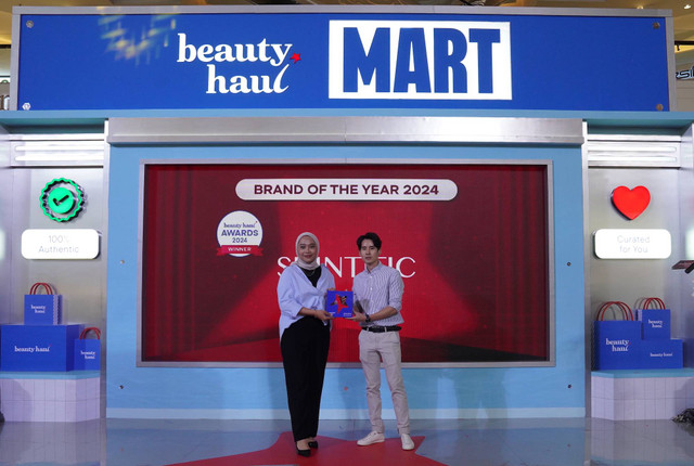 Penghargaan Brand of the Year dimenangkan oleh Skintific di Beautyhaul Awards 2024 di Kota Kasablanka, Jakarta Selatan, Rabu (27/11/2024). Foto: Beautyhaul