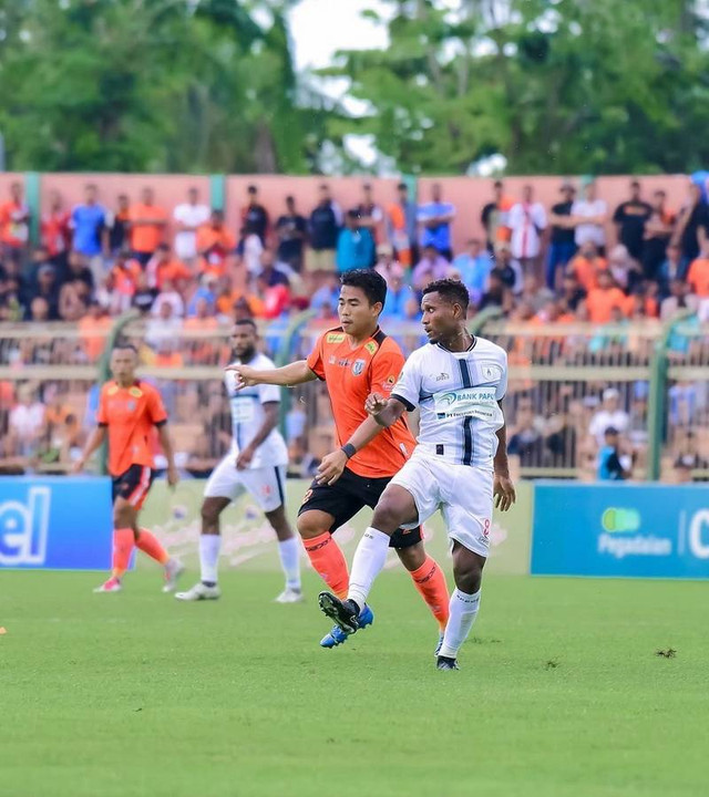 Pertandingan Persibo Bojonegoro vs Persipura Jayapura, di Stadion Letjen H Soedirman Bojonegoro, Minggu (01/12/2024) (Aset: IG @persibo.bojonegoro)