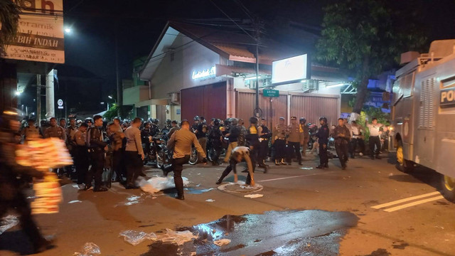 Suasana usai demo berujung ricuh di Jalan Kusumanegara, Kota Yogya, Minggu (1/12/2024). Foto: Dok. Istimewa