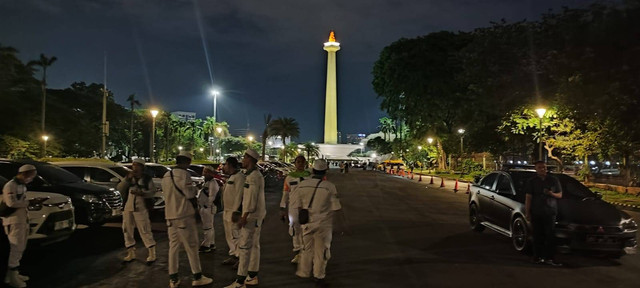 Suasana di Monas, Jakarta Pusat, menjelang Reuni Akbar 212.  Foto: Rachmadi Rasyad /kumparan