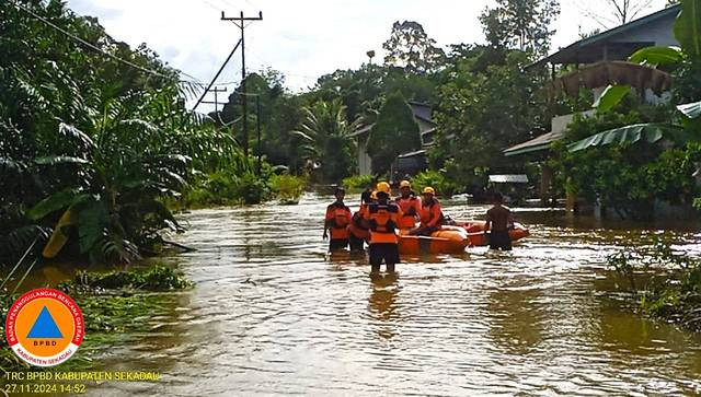 Banjir merendam sejumlah wilayah di Kabupaten Sekadau. Foto: Dok. BPBD Kabupaten Sekadau