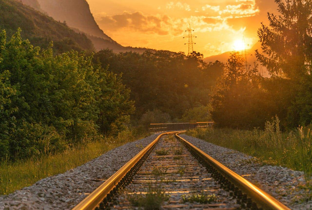 Rute Kereta Papandayan. Foto hanya ilustrasi bukan tempat sebenarnya. Sumber foto: Pexels-Krivec Ales