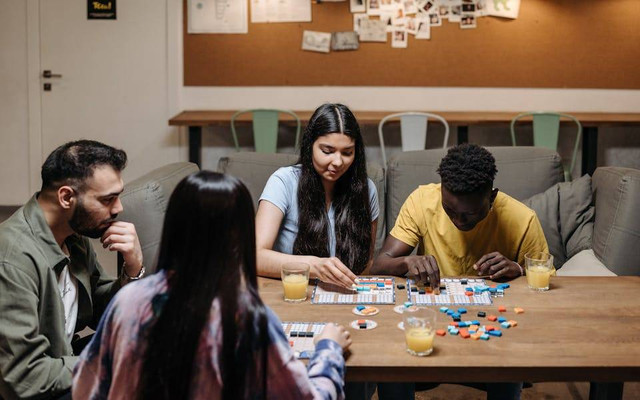 Cafe dengan Gameboard di Malang. Foto hanya ilustrasi, bukan tempat sebenarnya. Sumber: pexels.com/Pavel Danilyuk