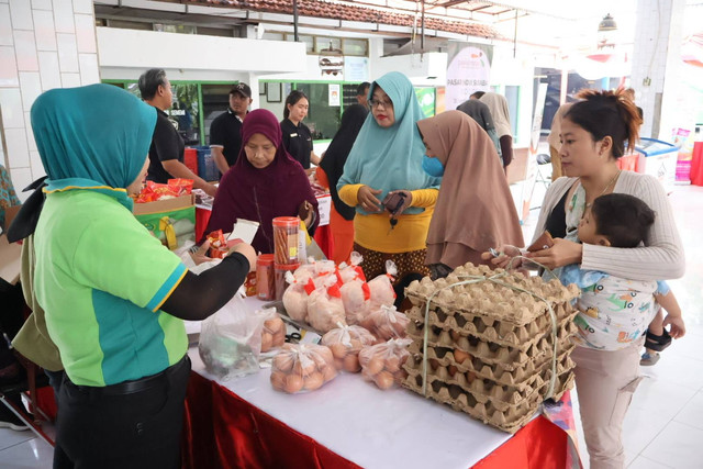 Pasar Murah yang digelar Pemkot Surabaya. Foto: Diskominfo Surabaya