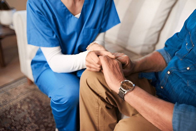 Perawatan Paliatif (sumber: https://www.shutterstock.com/image-photo/holding-hands-nurse-closeup-home-support-2513543201)