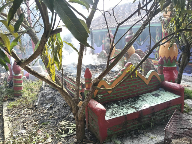 Pondok pesantren Bani Ma'mun Kobal di Kampung Badak, Desa Gembor Udik, Kecamatan Cikande, Kabupaten Serang rusak parah usai diamuk massa pada Minggu (1/12/2024). Foto: Dok. Istimewa