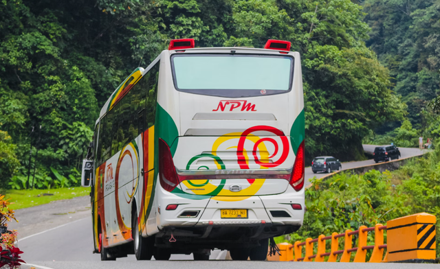 jadwal bus aladin semarang tasik. Foto hanyalah ilustrasi, bukan bus yang sebenarnya. Sumber: Unsplash/Jalal Kelink