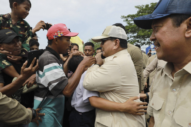 Prabowo kunjungi tambak ikan nila salin di Karawang, Senin (2/12/2024). Foto: Dok. Tim Prabowo Subianto