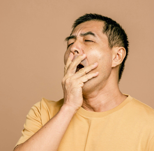 https://www.pexels.com/search/yawning%20person/