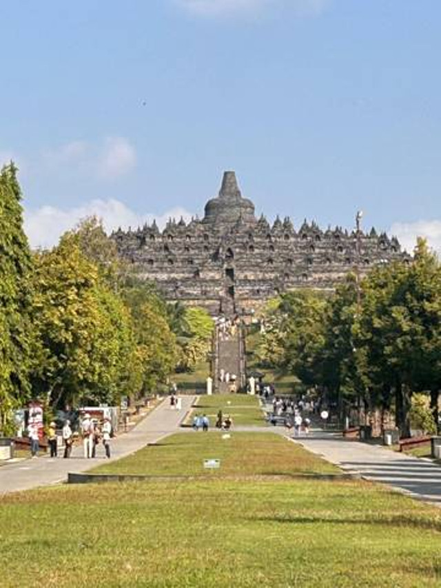 Ilustrasi Keramaian Pengunjung Candi Borobudur (di ambil langsung oleh penulis) 