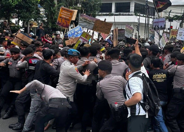 Kondisi demonstrasi di Jl Kusumanegara Yogya, Minggu (1/12). Foto: LBH Yoyakarta