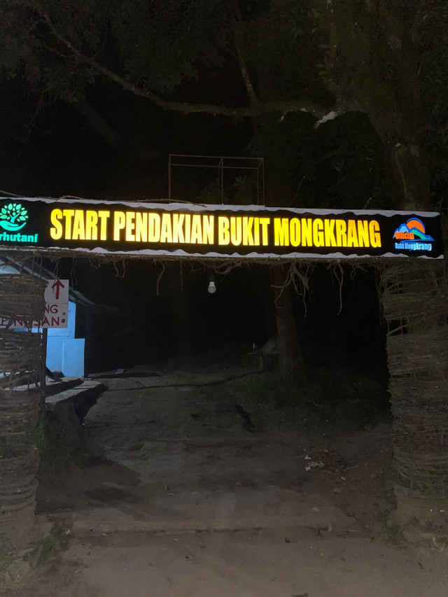 Start pendakian Bukit Mongkrang yang wajibb kamu kunjungi (Sumber : Hasil jepretan kamera hp sendiri)